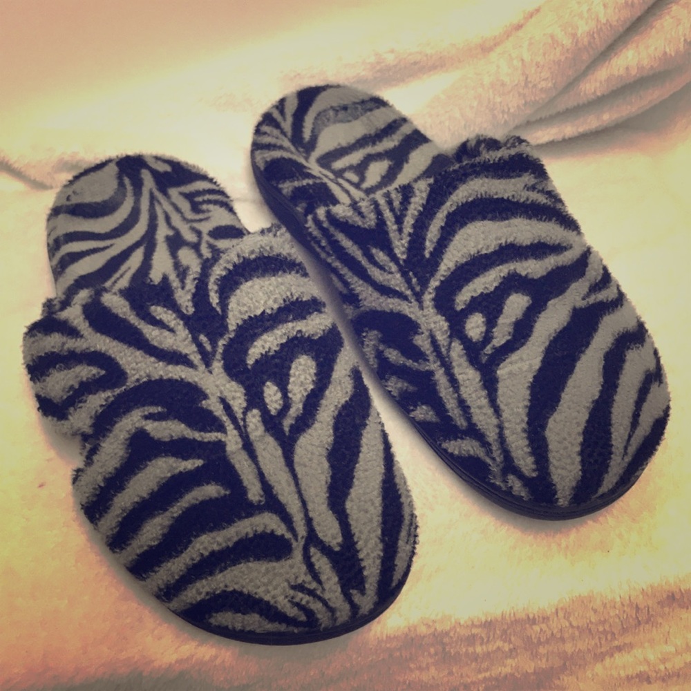 Othaheel Slippers. Size w6/37